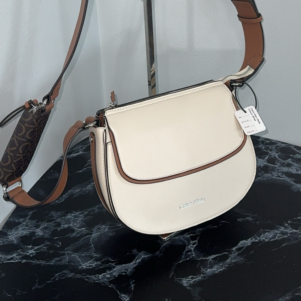 Calvin Klein Bag Bella Novelty Crossbody Leather Cherub White AUTHENTIC NWT - Picture 12 of 14